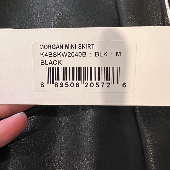 Bishop + Young NWT Morgan faux leather black mini skirt back zip size medium - Picture 8 of 9